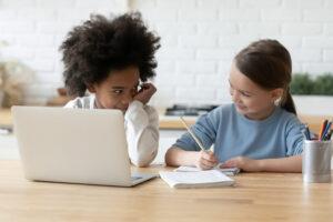 v5-3-2-girls-writing-smiling-istock-1220716882-resize